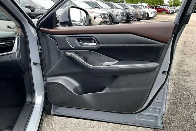 2023 Nissan Rogue SL thumbnail 27