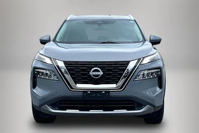 2023 Nissan Rogue SL thumbnail 3