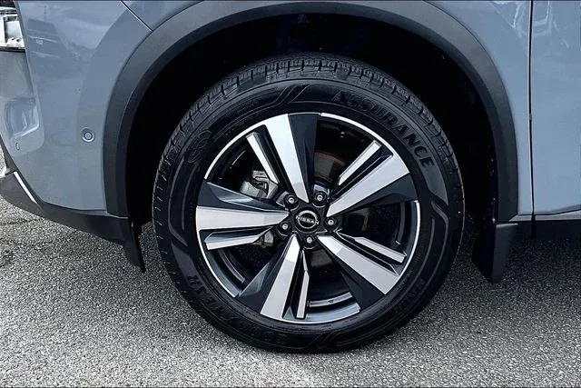 2023 Nissan Rogue SL thumbnail 31