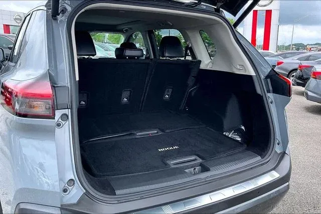 2023 Nissan Rogue SL thumbnail 32