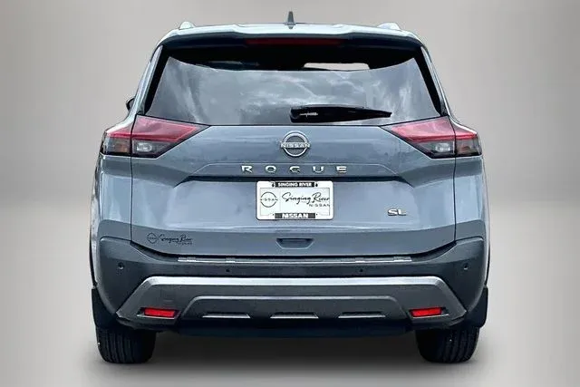 2023 Nissan Rogue SL thumbnail 6