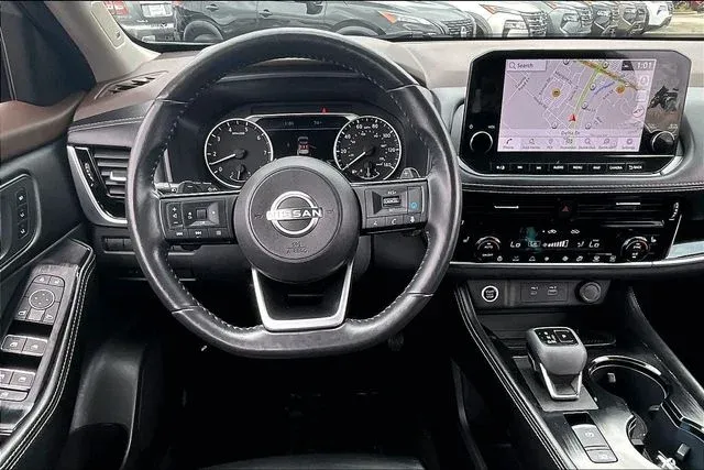 2023 Nissan Rogue SL thumbnail 8
