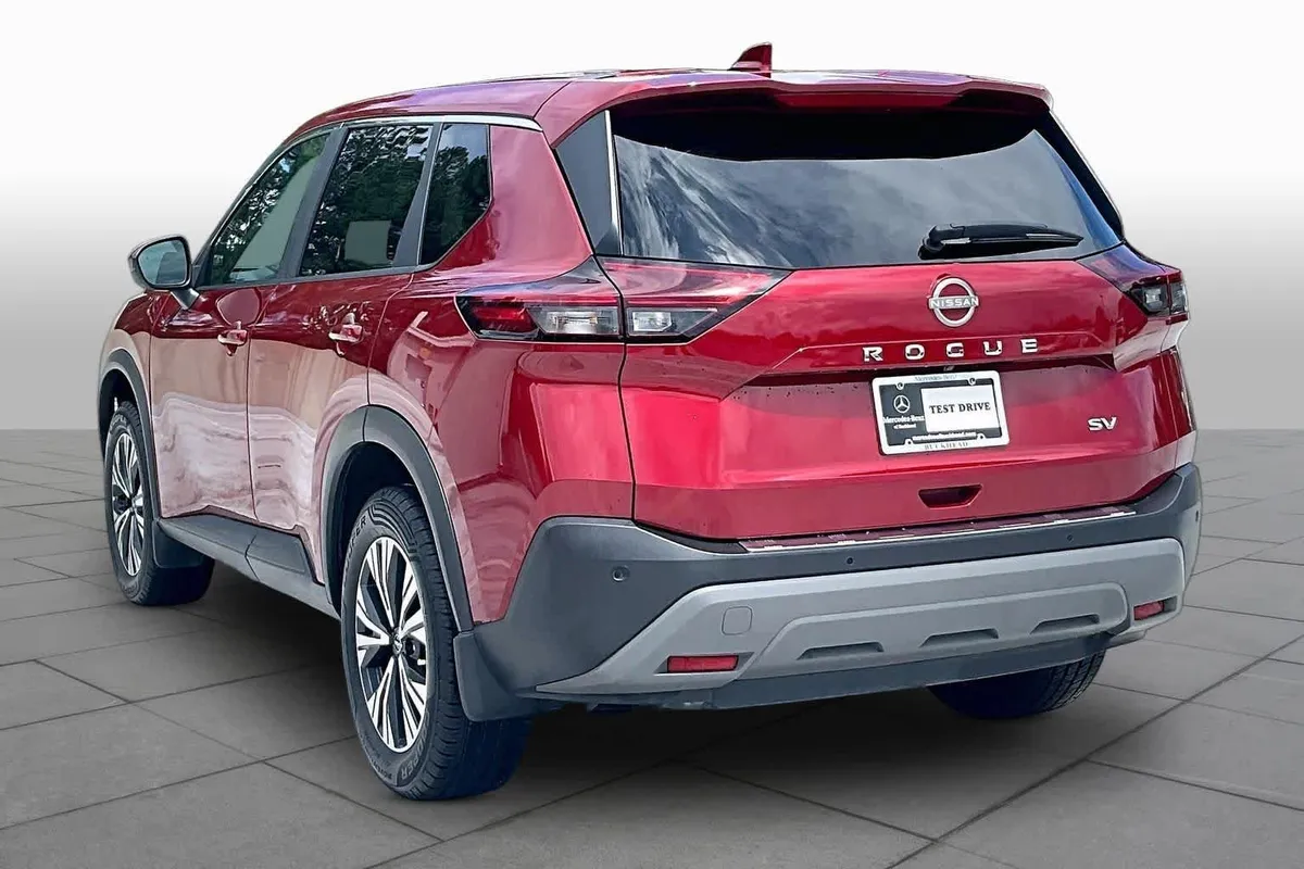 2023 Nissan Rogue SV thumbnail 12