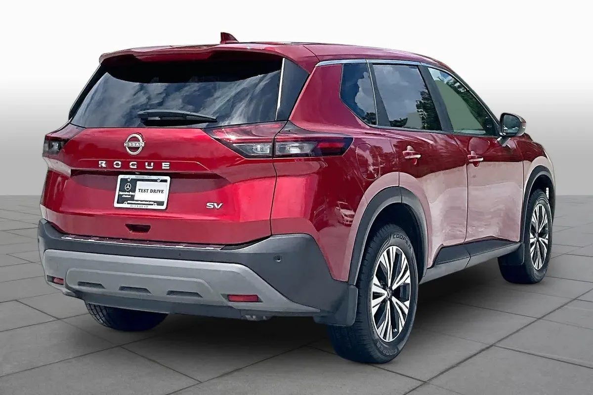 2023 Nissan Rogue SV thumbnail 13