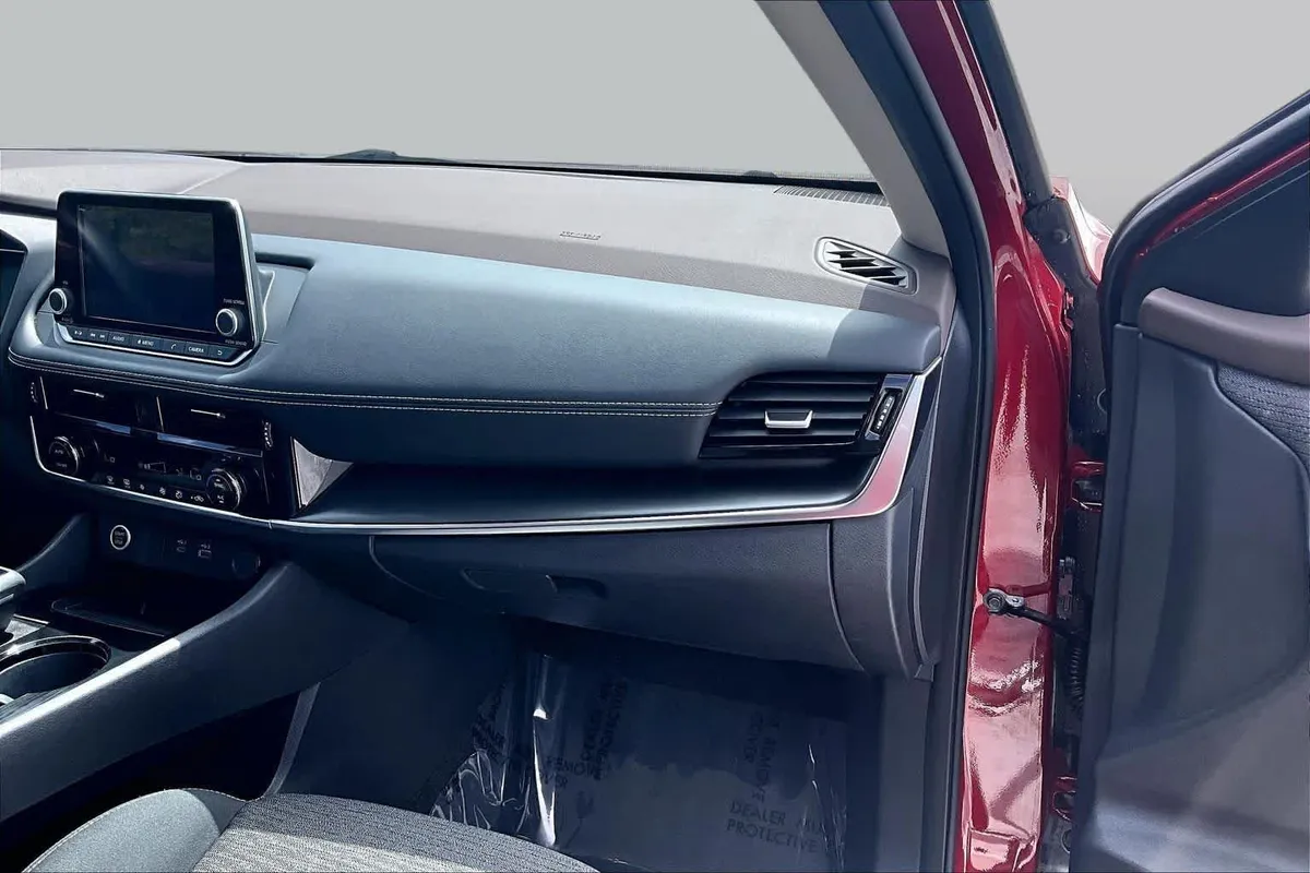 2023 Nissan Rogue SV thumbnail 19