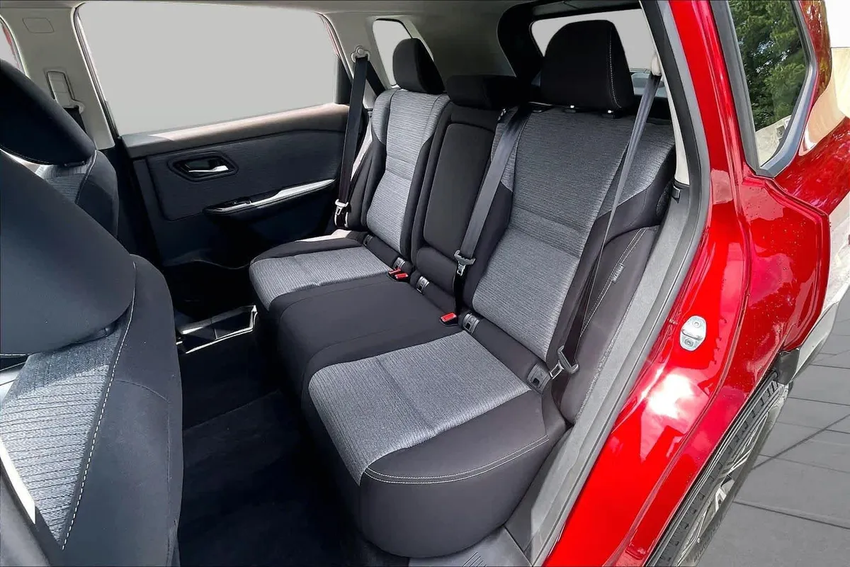 2023 Nissan Rogue SV thumbnail 21