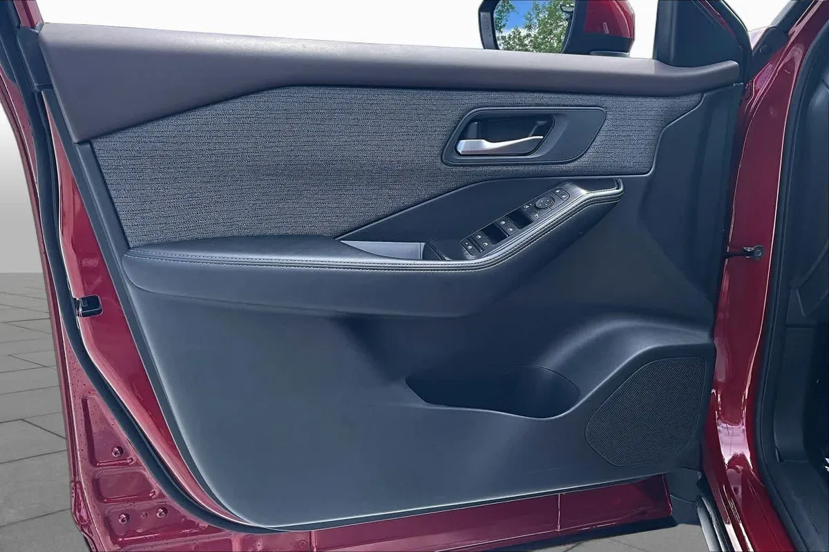 2023 Nissan Rogue SV thumbnail 22