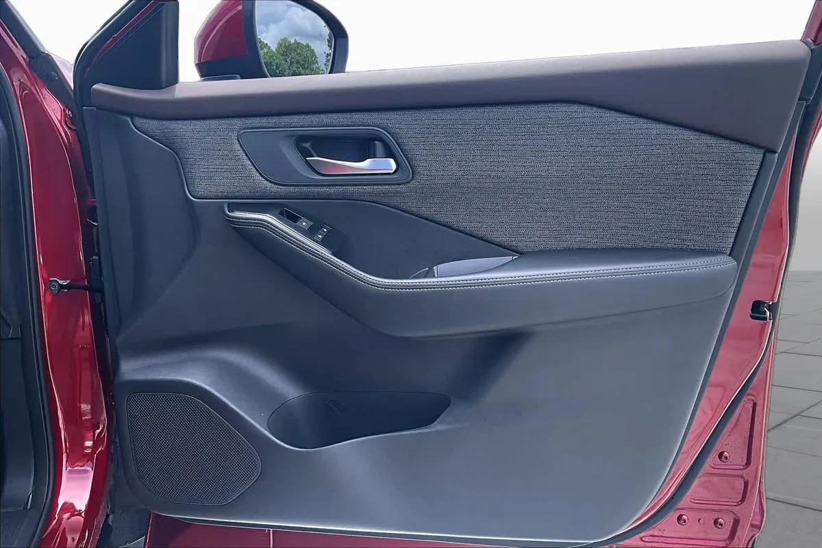2023 Nissan Rogue SV thumbnail 23