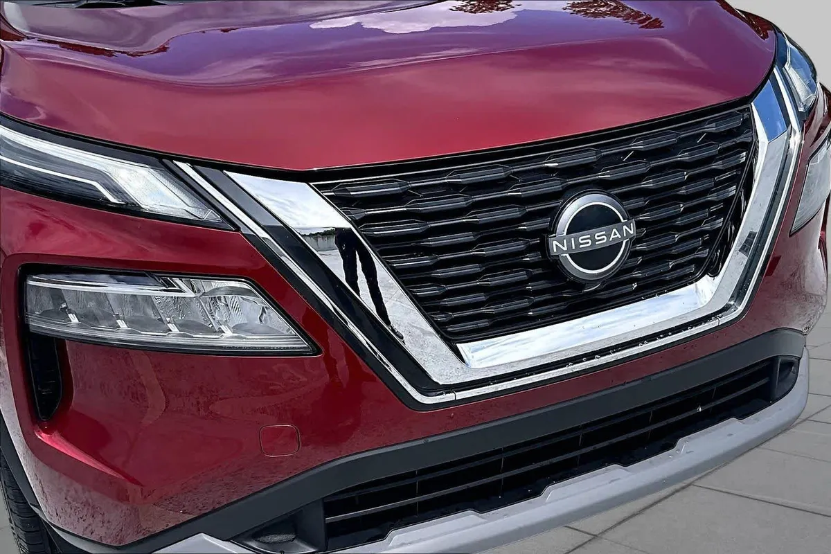 2023 Nissan Rogue SV thumbnail 30