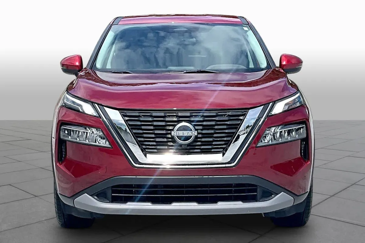 2023 Nissan Rogue SV thumbnail 4