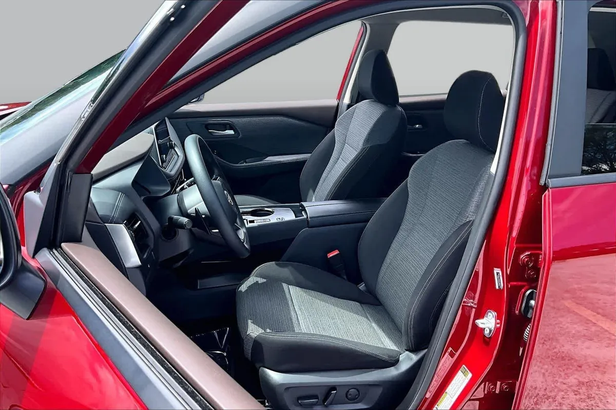 2023 Nissan Rogue SV thumbnail 8
