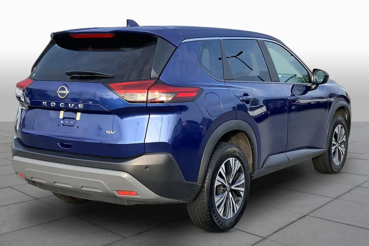 2023 Nissan Rogue SV thumbnail 12