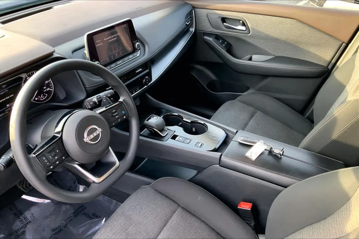 2023 Nissan Rogue SV thumbnail 15