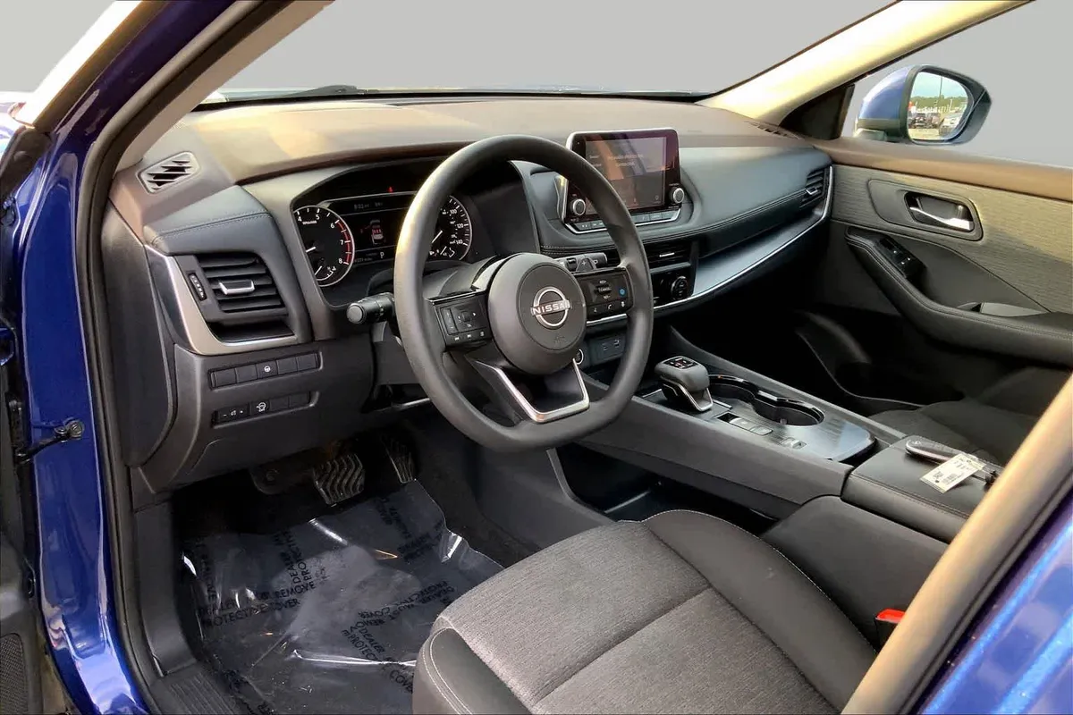 2023 Nissan Rogue SV thumbnail 16