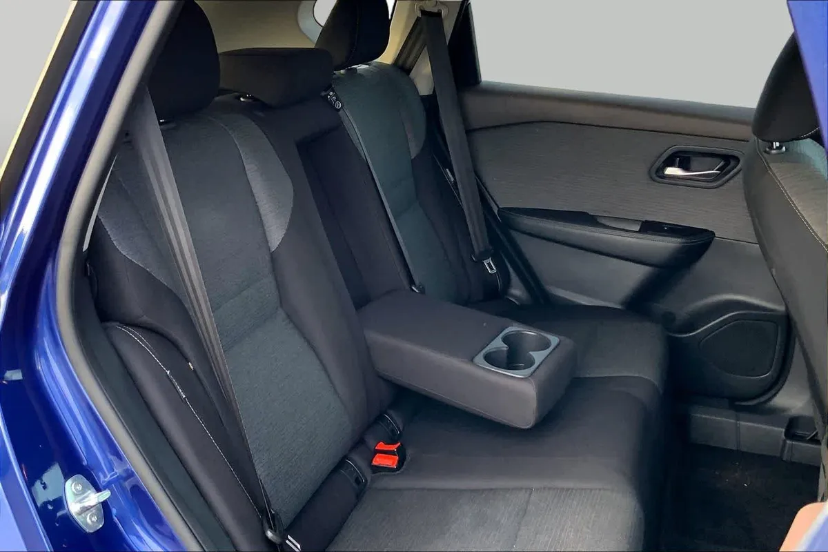 2023 Nissan Rogue SV thumbnail 18