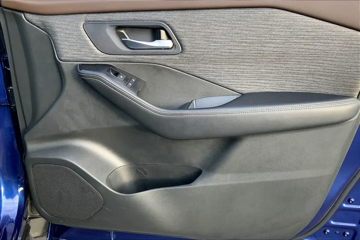 2023 Nissan Rogue SV thumbnail 21