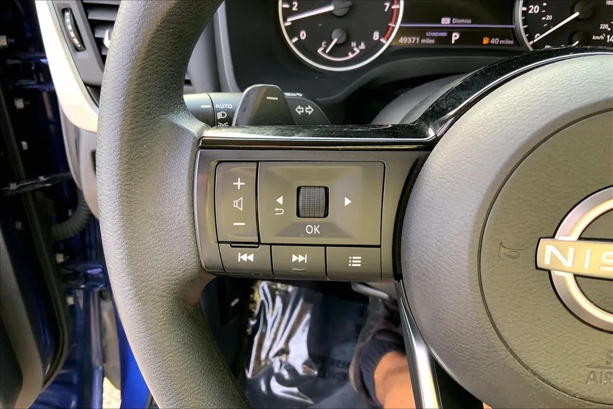 2023 Nissan Rogue SV thumbnail 22