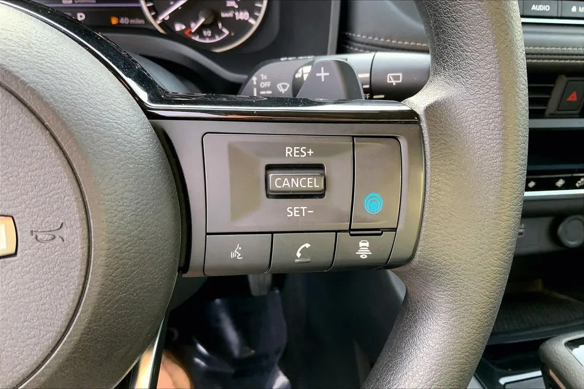 2023 Nissan Rogue SV thumbnail 23