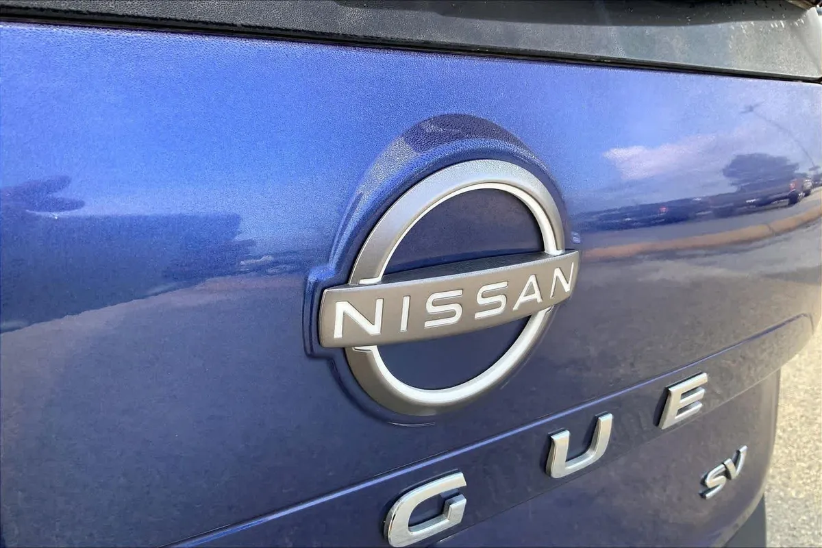 2023 Nissan Rogue SV thumbnail 29