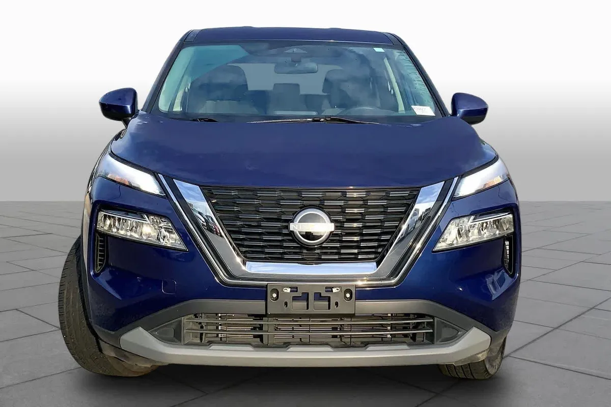 2023 Nissan Rogue SV thumbnail 4
