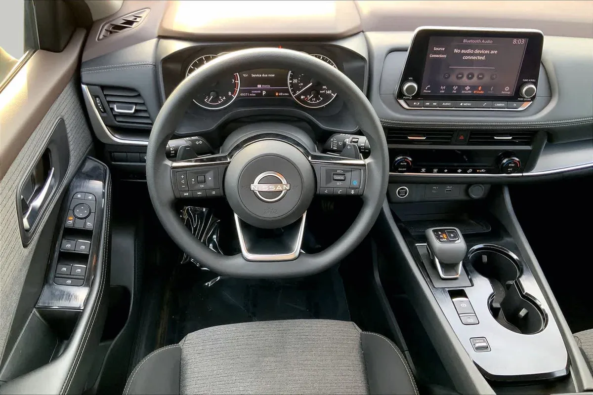 2023 Nissan Rogue SV thumbnail 6
