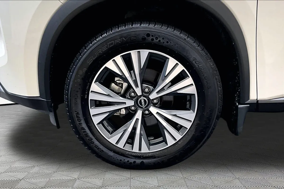 2023 Nissan Rogue SV thumbnail 11
