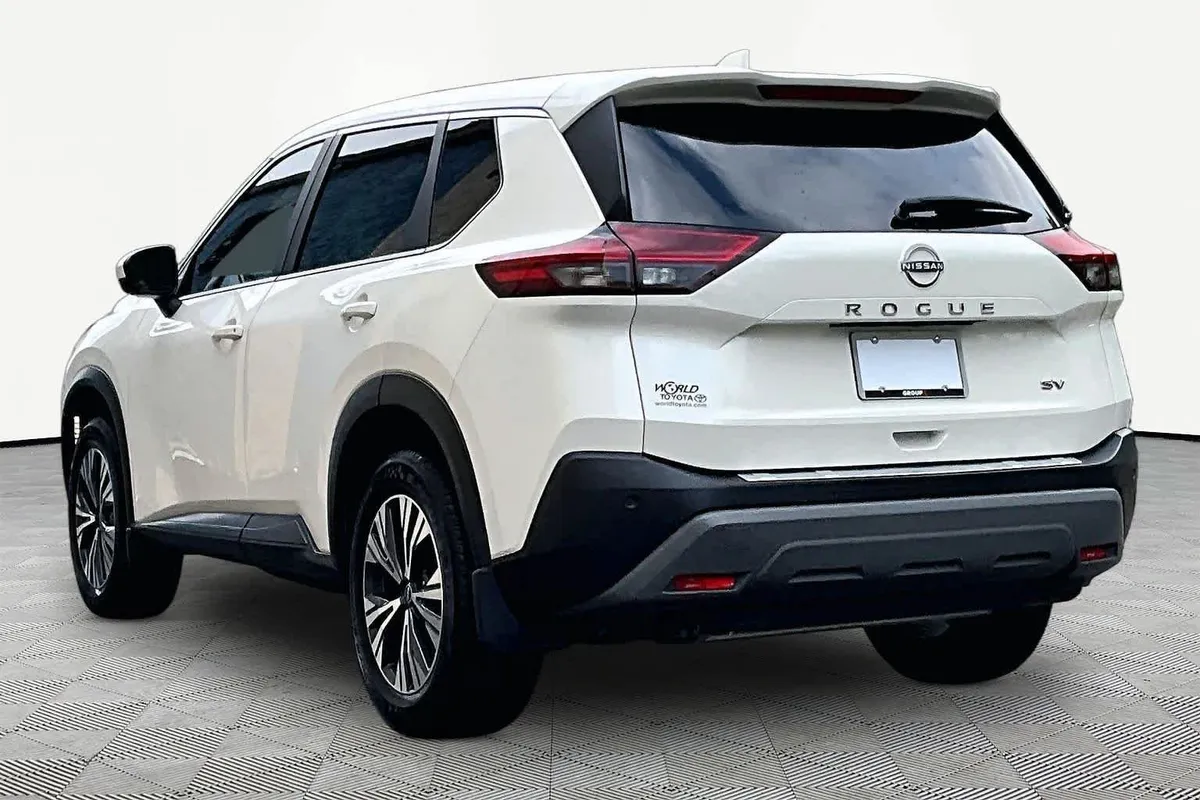 2023 Nissan Rogue SV thumbnail 12