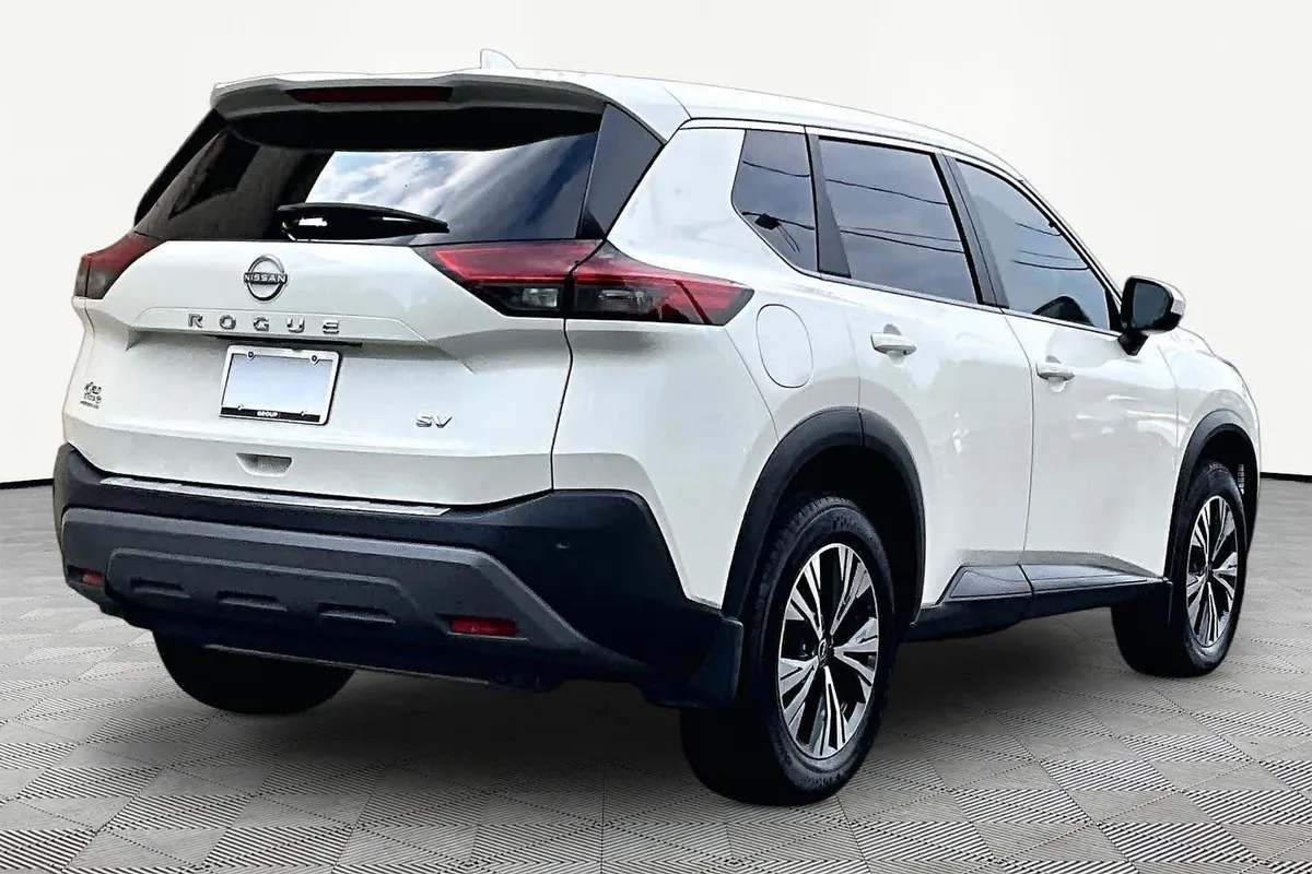 2023 Nissan Rogue SV thumbnail 13