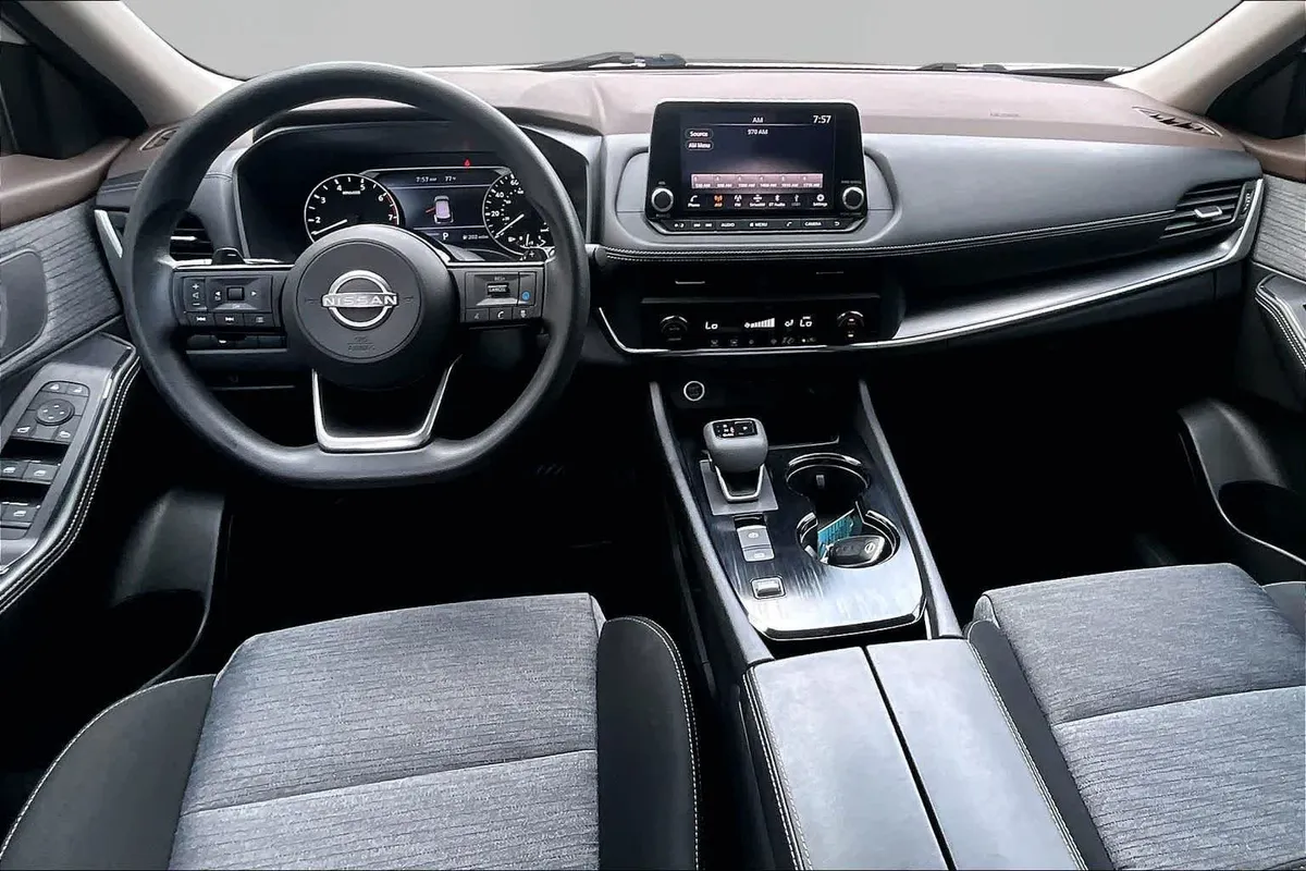 2023 Nissan Rogue SV thumbnail 16