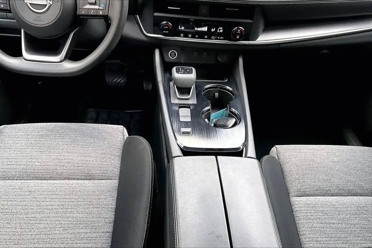2023 Nissan Rogue SV thumbnail 17