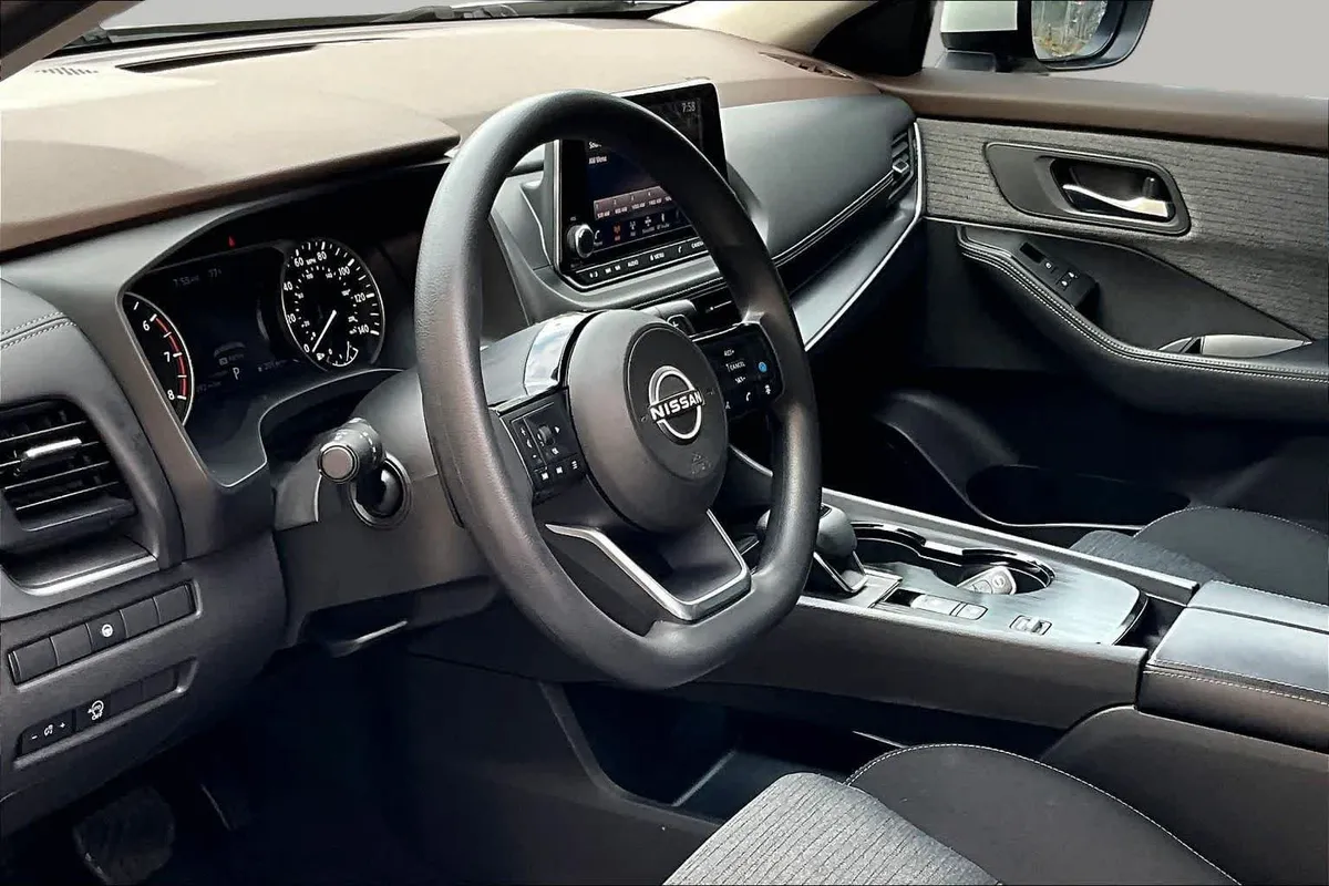 2023 Nissan Rogue SV thumbnail 18