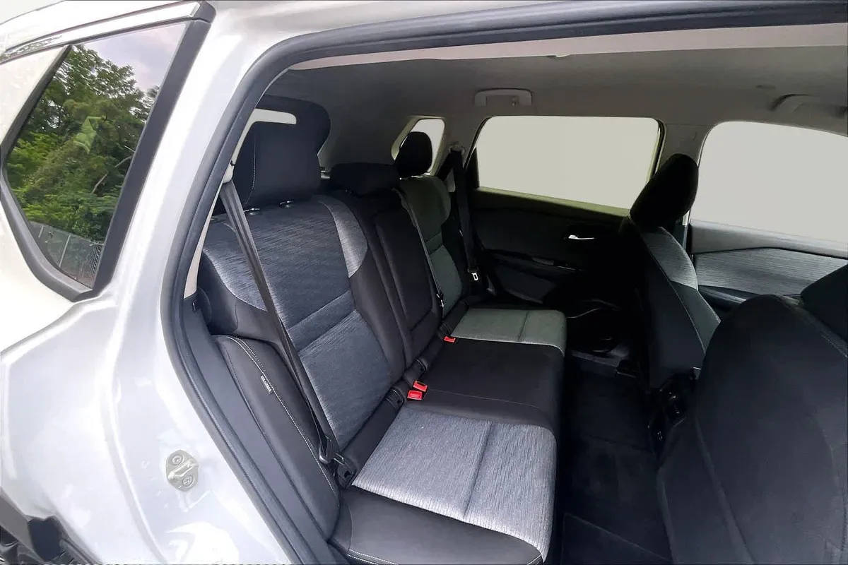 2023 Nissan Rogue SV thumbnail 20