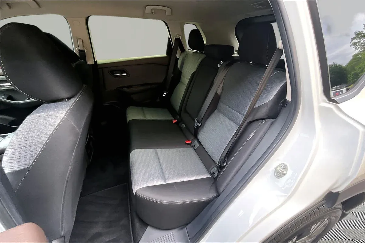 2023 Nissan Rogue SV thumbnail 21