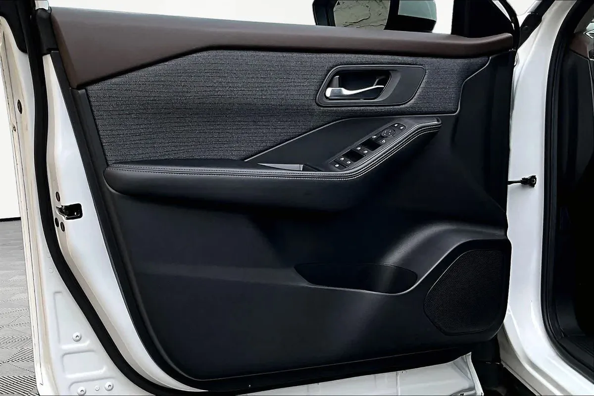 2023 Nissan Rogue SV thumbnail 22