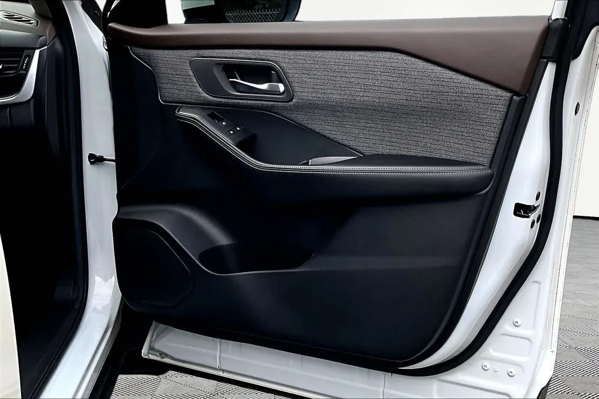 2023 Nissan Rogue SV thumbnail 23