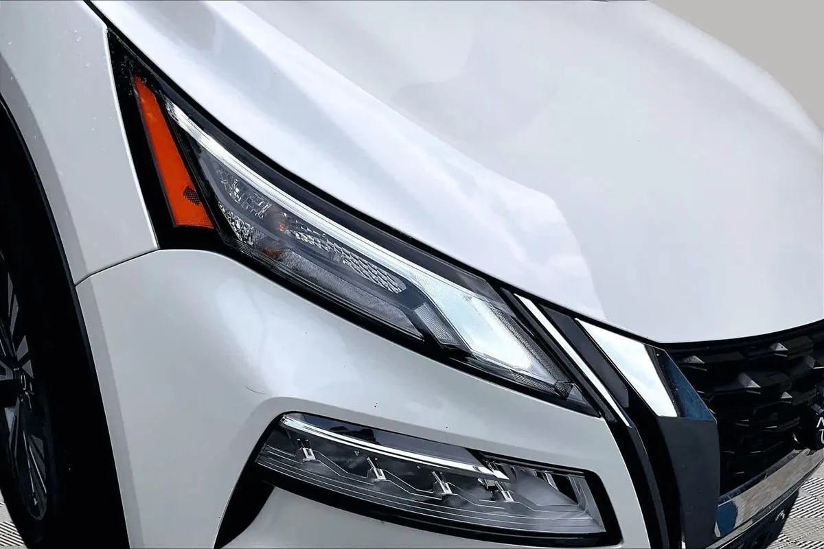 2023 Nissan Rogue SV thumbnail 28