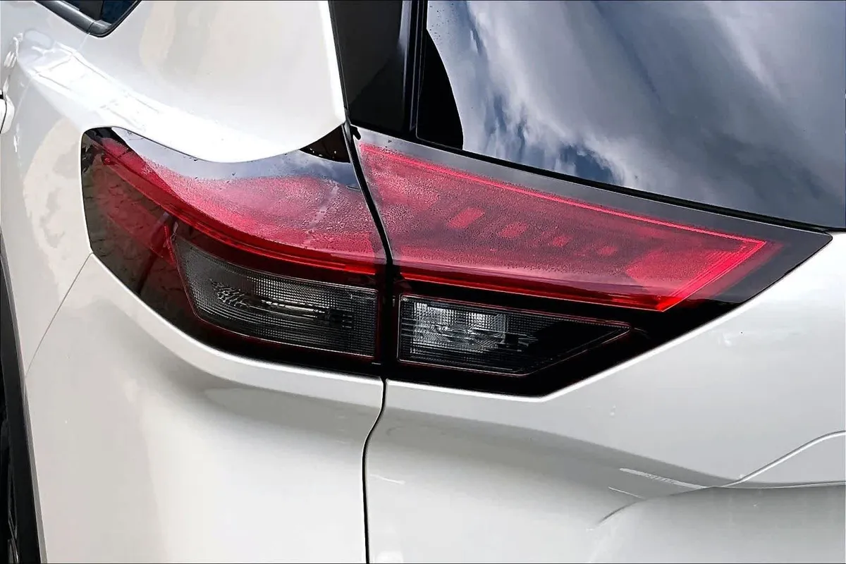 2023 Nissan Rogue SV thumbnail 29