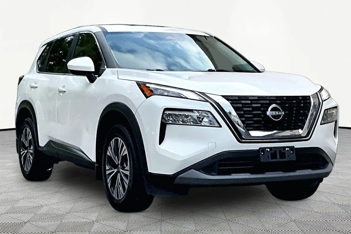 2023 Nissan Rogue SV thumbnail 3
