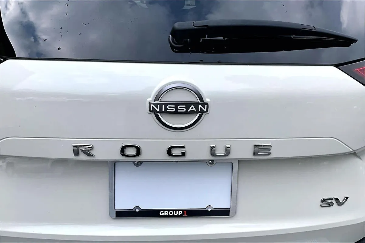 2023 Nissan Rogue SV thumbnail 31