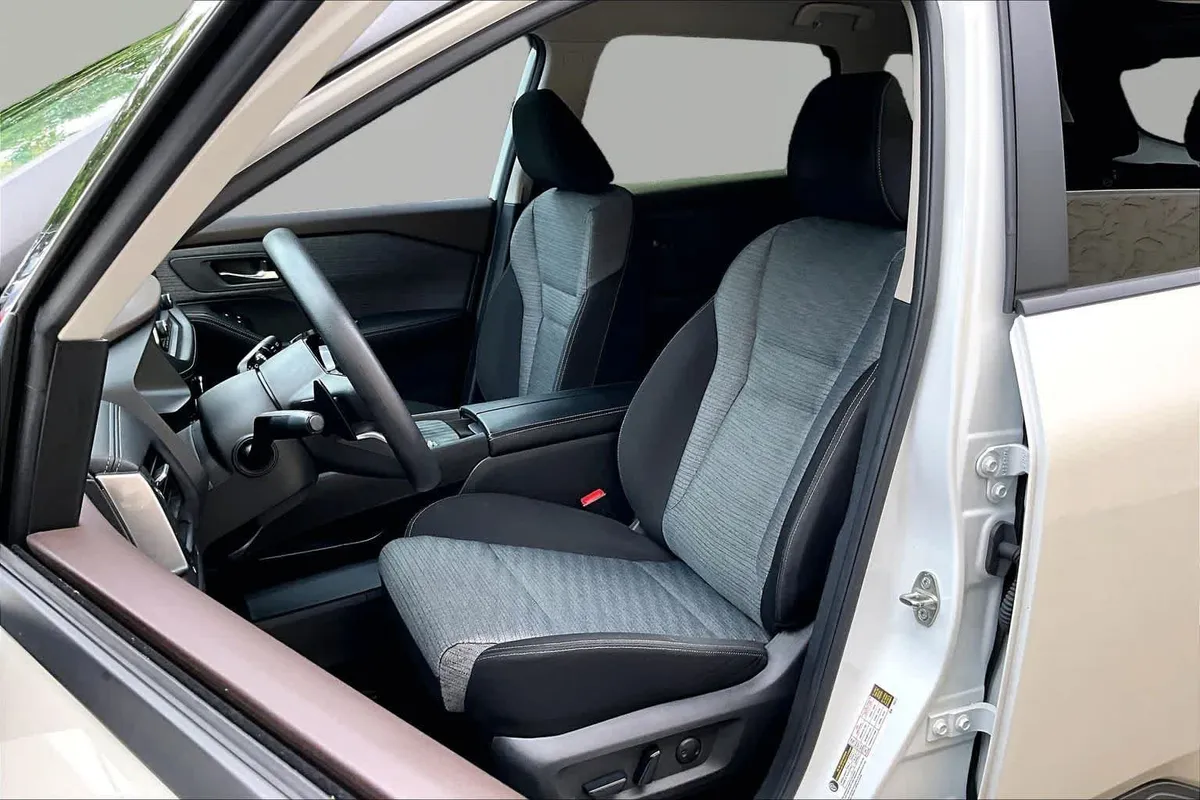 2023 Nissan Rogue SV thumbnail 8