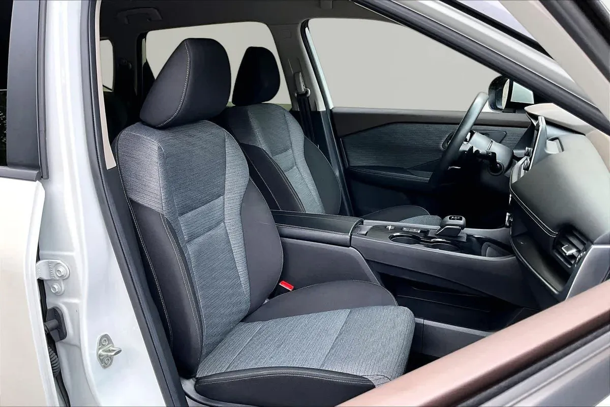 2023 Nissan Rogue SV thumbnail 9