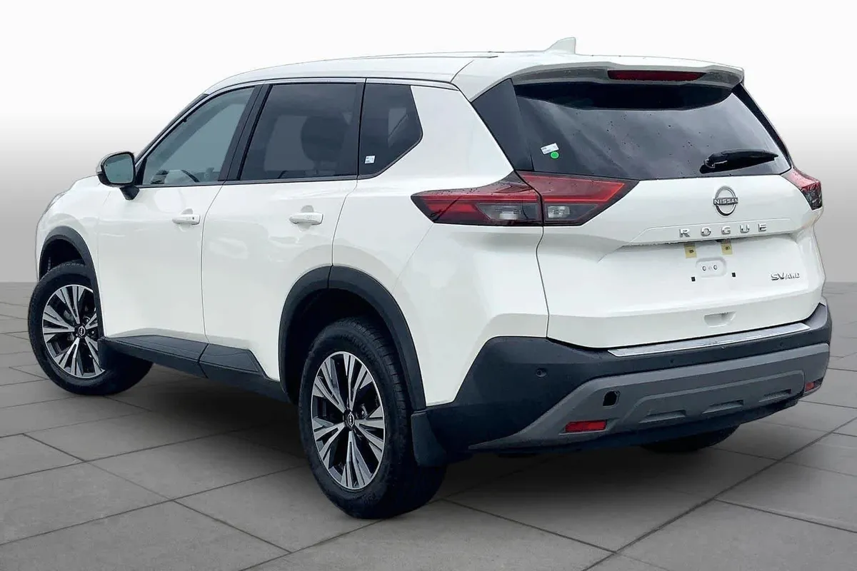2023 Nissan Rogue SV thumbnail 11