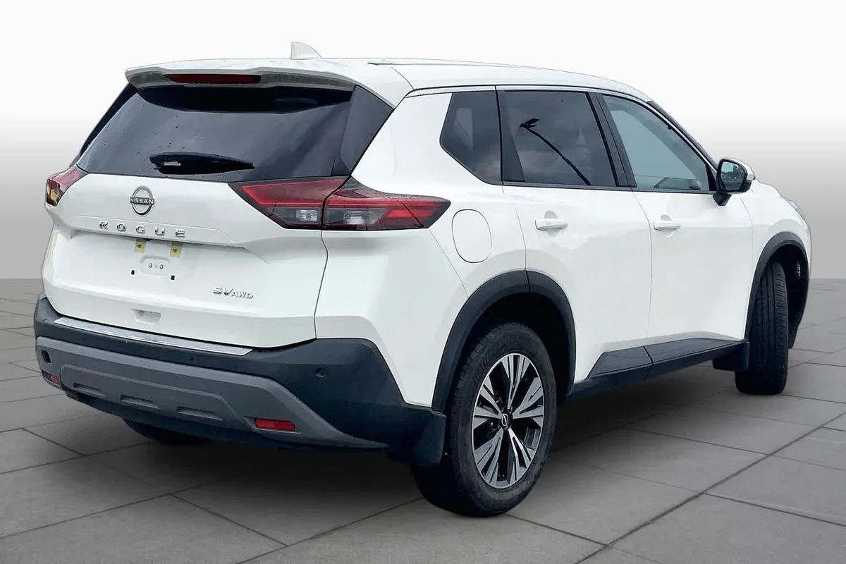 2023 Nissan Rogue SV thumbnail 12