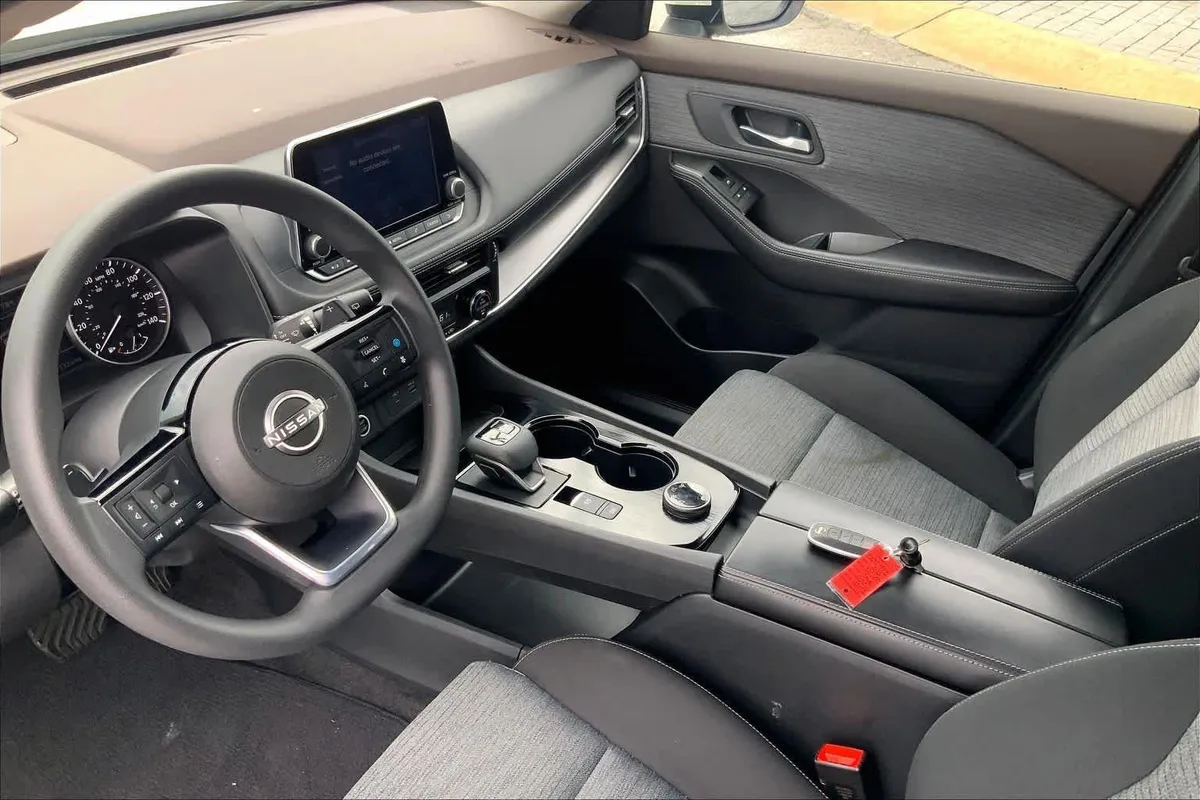 2023 Nissan Rogue SV thumbnail 15