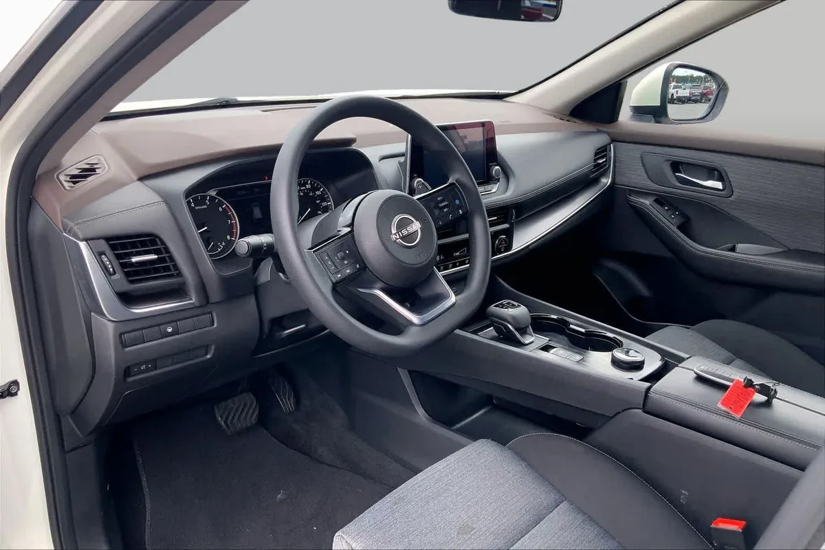 2023 Nissan Rogue SV thumbnail 16
