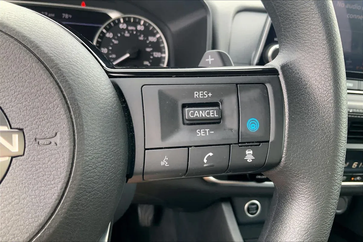 2023 Nissan Rogue SV thumbnail 23