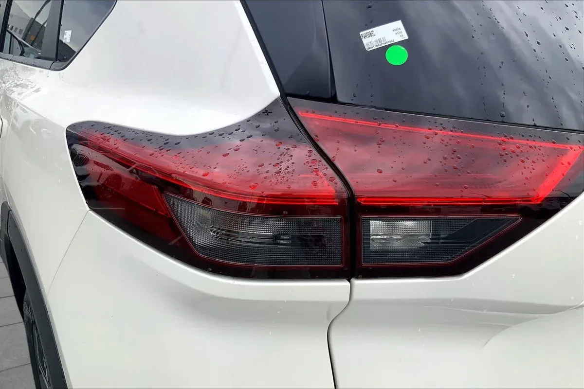 2023 Nissan Rogue SV thumbnail 25