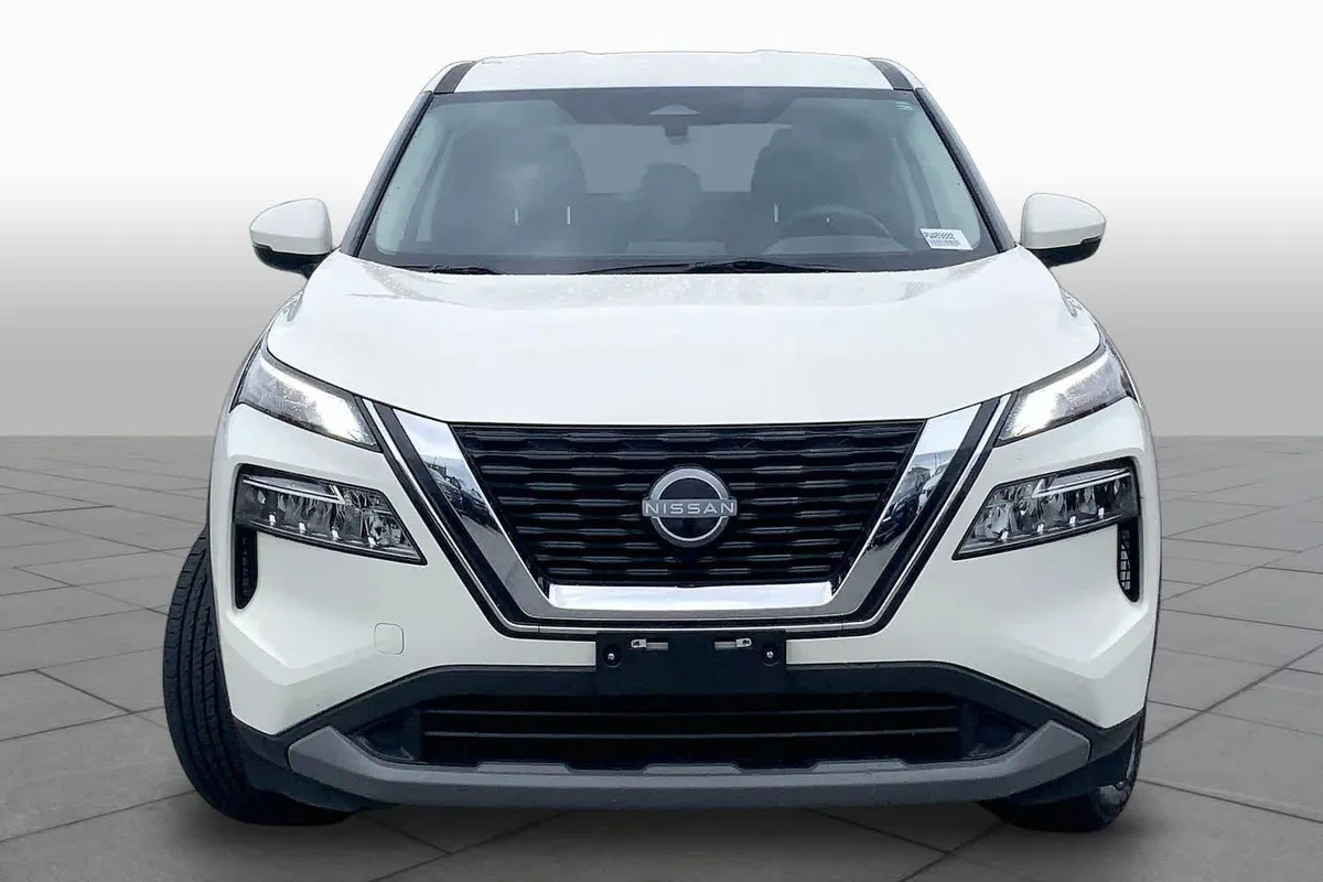 2023 Nissan Rogue SV thumbnail 4