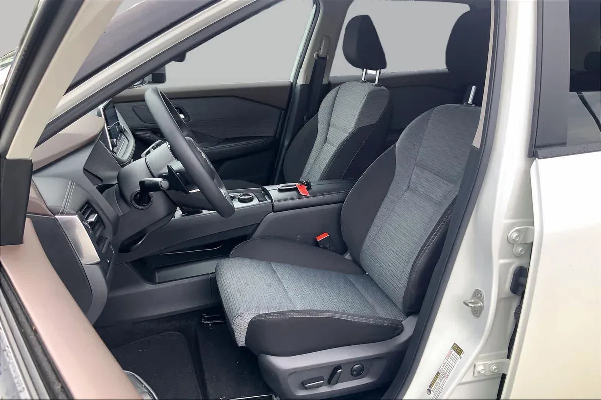 2023 Nissan Rogue SV thumbnail 8