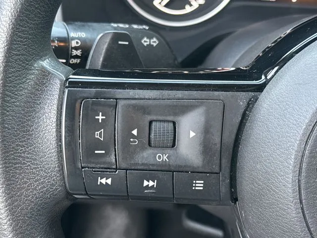 2023 Nissan Rogue SV thumbnail 20